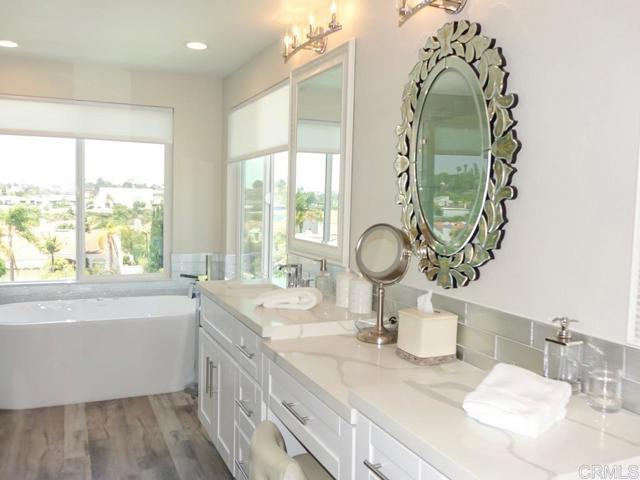 4982 Lassen Drive, Oceanside CA: https://media.crmls.org/mediaz/a7dc25dd-fb1a-49e5-af86-cce71f44c694.jpg