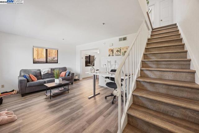 21000 Ocean View Dr, Hayward CA: https://media.crmls.org/mediaz/a7dc26de-63b5-4ecb-abb7-43c74087d5c9.jpg