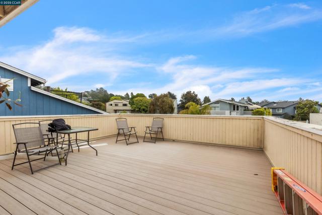 138 Farallon Ct, Aptos CA: https://media.crmls.org/mediaz/a7dc2983-529a-41a6-a4ae-207544fb43c2.jpg