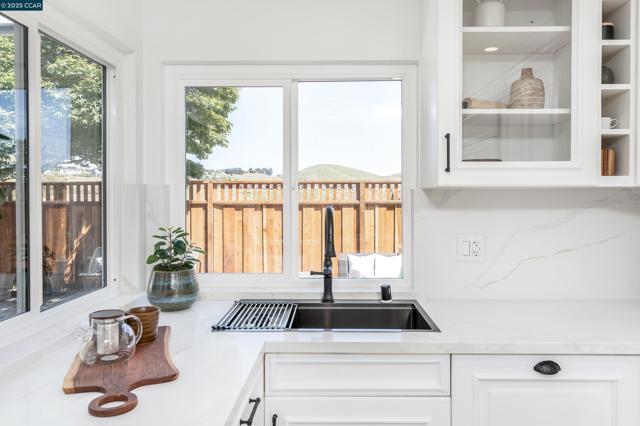 1400 Granada St, Vallejo CA: https://media.crmls.org/mediaz/a7dd1ae2-5db6-45e3-99ad-fa3592ee48f0.jpg