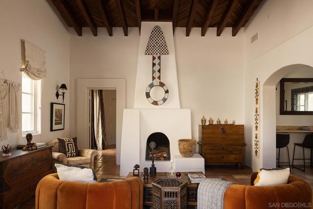 6977 Las Colinas, Rancho Santa Fe CA: https://media.crmls.org/mediaz/a7deb07c-6b44-4542-afc1-654eec75c39b.jpg