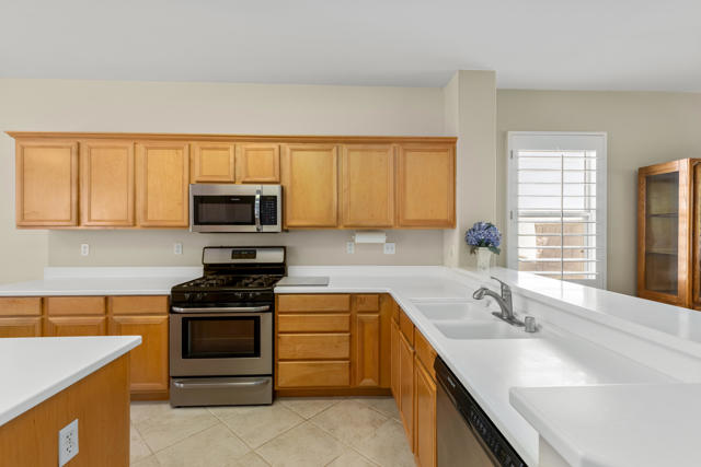78664 Platinum Drive, Palm Desert CA: https://media.crmls.org/mediaz/a7df8cfa-afc5-4adc-8d78-db295100bb1c.jpg