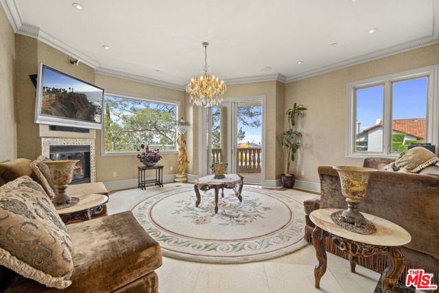 3848 Vista Linda Drive, Encino CA: https://media.crmls.org/mediaz/a7dff639-fd13-4d5b-948e-6f094b1454c1.jpg