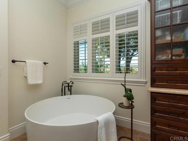 32110 Dos Ninas, Bonsall CA: https://media.crmls.org/mediaz/a7e0cef3-73a8-45aa-b588-f9895b83bebe.jpg