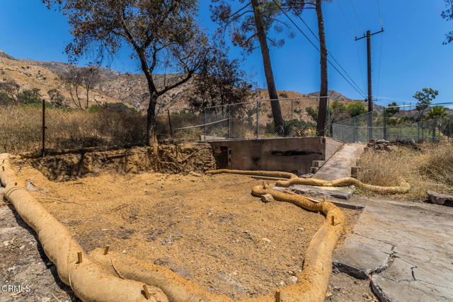 3360 Villa Grove Dr Drive, Altadena CA: https://media.crmls.org/mediaz/a7e12e1d-13c5-411c-823f-82c2b8a4d378.jpg