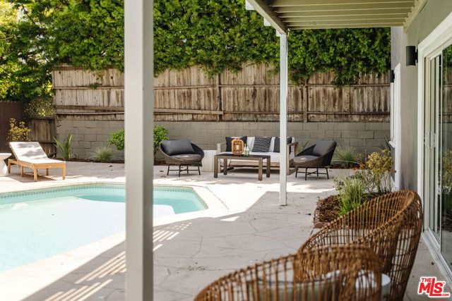8381 Zitola Terrace, Playa del Rey CA: https://media.crmls.org/mediaz/a7e1d154-9ddc-4e8b-9641-08af310d4ac9.jpg