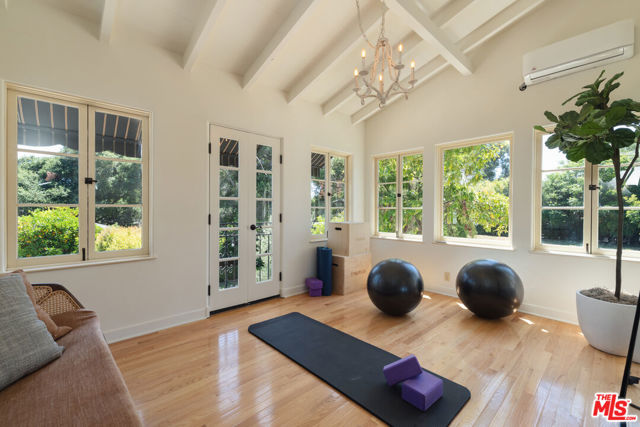 205 S Lomita Avenue, Ojai CA: https://media.crmls.org/mediaz/a7e1dc0f-2aee-4858-adcc-379946e26d14.jpg