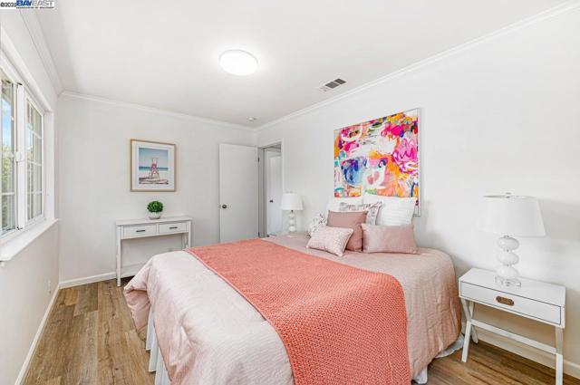 954 Crellin Rd, Pleasanton CA: https://media.crmls.org/mediaz/a7e23d96-4ece-4dda-9103-a87d17829035.jpg