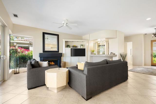 80080 Riviera, La Quinta CA: https://media.crmls.org/mediaz/a7e26833-7d26-4c05-a009-7cb949a506e1.jpg