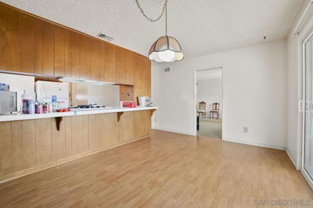 152 Leoma Ln, Chula Vista CA: https://media.crmls.org/mediaz/a7e2a92f-327d-4731-9f9d-8bb7b2bb8a56.jpg