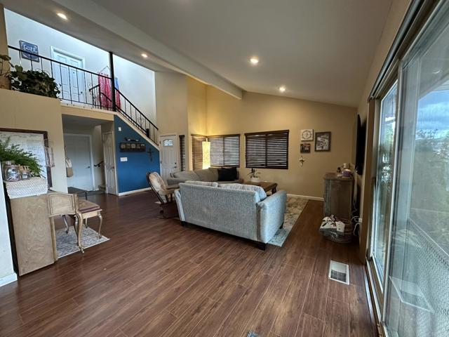 Home for Sale in Lakeside