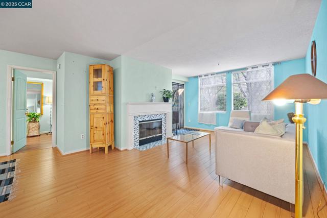 535 Pierce St, Albany CA: https://media.crmls.org/mediaz/a7e39bb9-c4da-449a-bc56-c5b86cdaed43.jpg