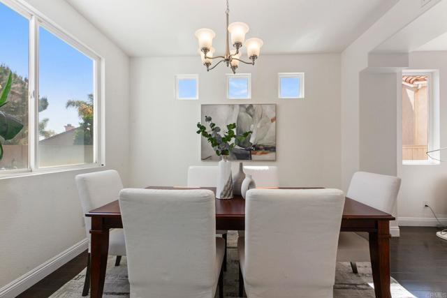 2490 Bear Rock Gln, Escondido CA: https://media.crmls.org/mediaz/a7e480d3-95a7-4317-b3f3-1131e4c1ba9b.jpg