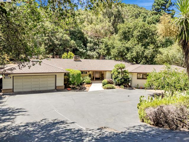 29625 Palomares Rd, Castro Valley CA: https://media.crmls.org/mediaz/a7e505f5-24a3-4089-860c-41504ac1a194.jpg