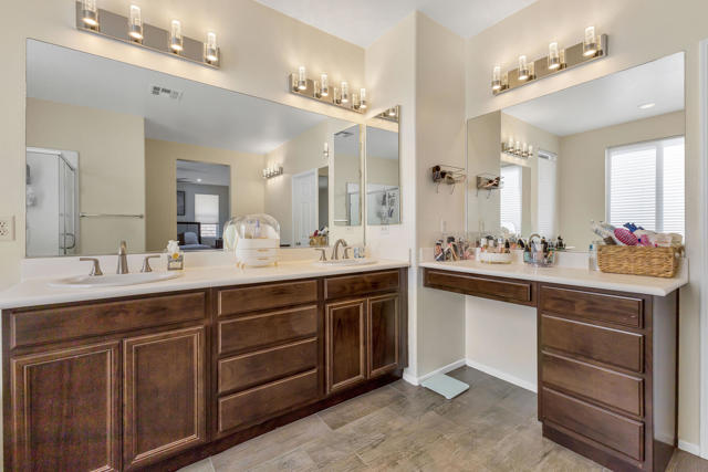 Image 21 of 49 For 37897 Chesterfield Street
