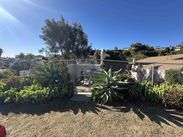 3304 Canon Street, San Diego, California 92106, 2 Bedrooms Bedrooms, ,2 BathroomsBathrooms,Single Family Residence,For Sale,Canon Street,250000035SD