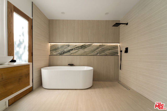 23020 Lita Place, Woodland Hills CA: https://media.crmls.org/mediaz/a7e5d518-5d13-45ac-a027-0ce28c8be4e2.jpg