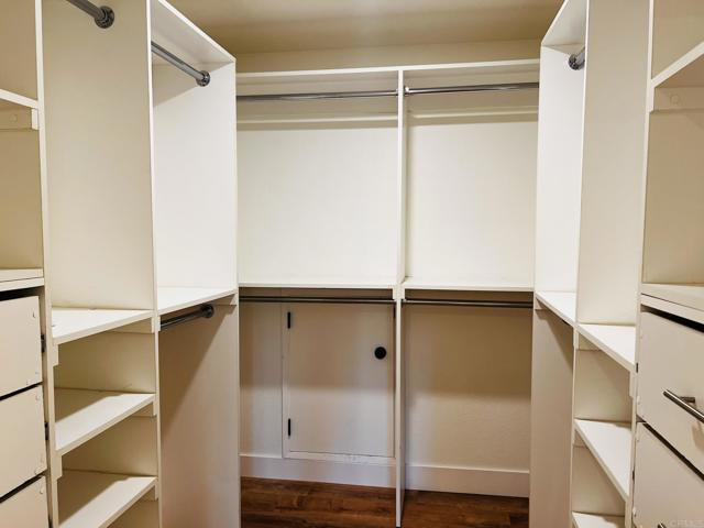 4587 Cove Drive, Carlsbad CA: https://media.crmls.org/mediaz/a7e5e0da-9683-4b54-adf3-c11e7934baa6.jpg