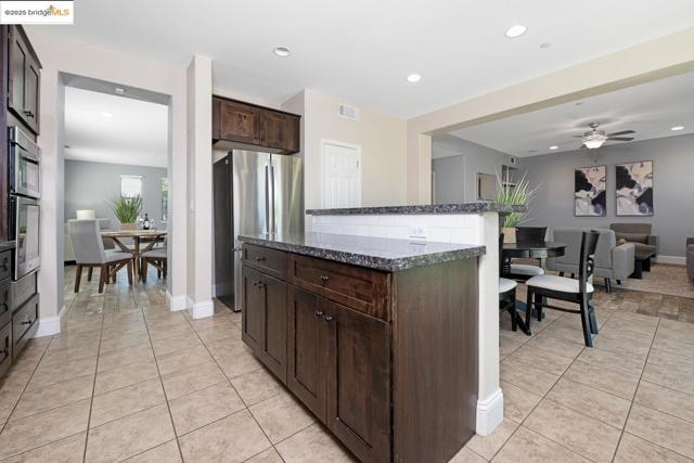1604 Coventry Dr, Oakley CA: https://media.crmls.org/mediaz/a7e7439d-1662-4f84-9501-fa6a615af9b2.jpg