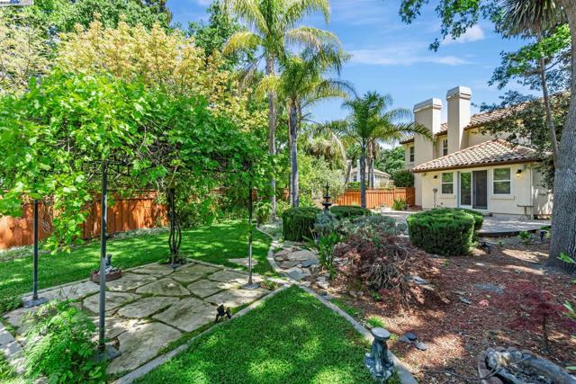 135 Cara Ct, Walnut Creek CA: https://media.crmls.org/mediaz/a7e78b19-08bb-4814-a41c-38d71d5fb4a5.jpg