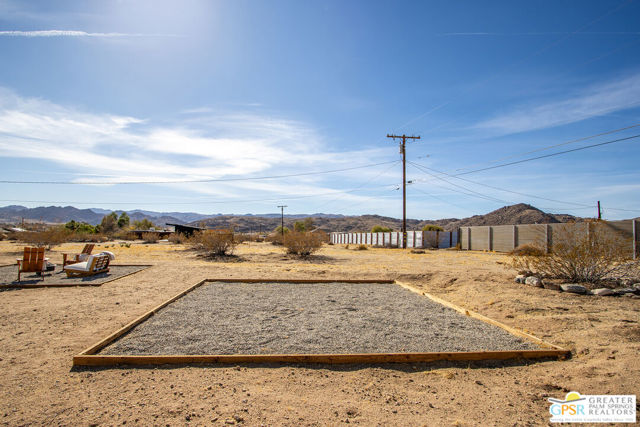 4742 Avenida La Flora Desierta, Joshua Tree CA: https://media.crmls.org/mediaz/a7e7c8c1-be72-4bd4-ac66-15e7baae079d.jpg