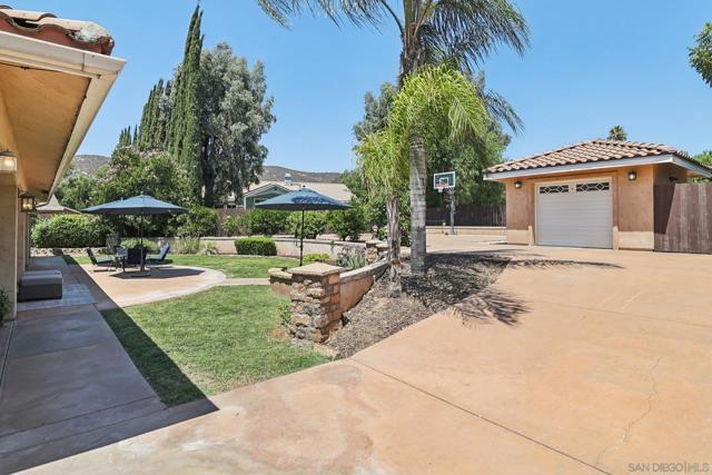16112 Arena Drive, Ramona CA: https://media.crmls.org/mediaz/a7e849f3-0341-479c-8247-07f01b870088.jpg