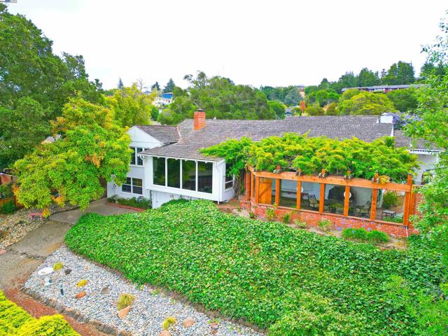 1380 E Juana Ave, San Leandro CA: https://media.crmls.org/mediaz/a7e86ed1-c80b-4bd4-a564-8715b6bcc31b.jpg