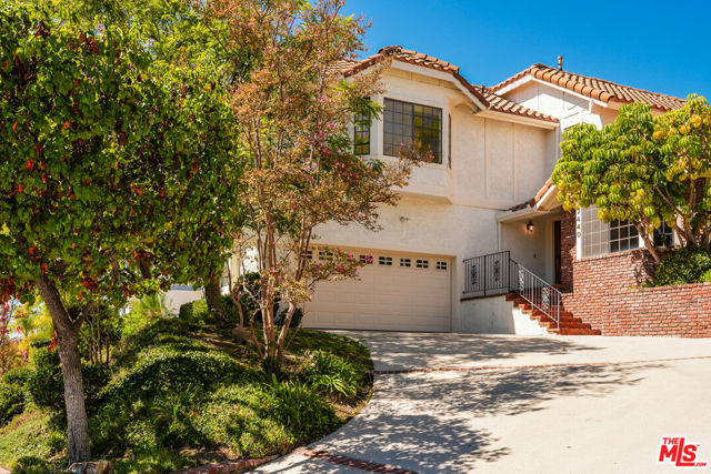 2440 Flintridge Drive