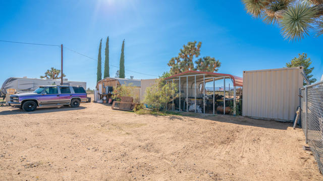 58189 Sunny Sands Drive, Yucca Valley CA: https://media.crmls.org/mediaz/a7e8e597-4046-4c3a-8d7f-f24d6c5c5486.jpg