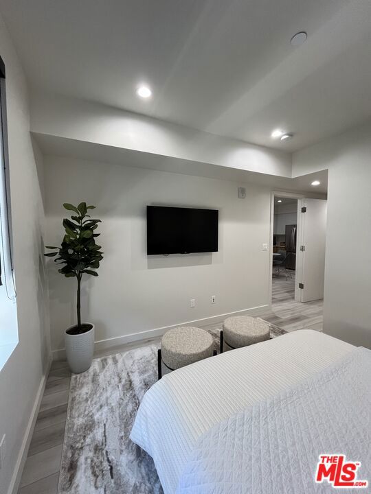 124 S Croft Avenue, Los Angeles CA: https://media.crmls.org/mediaz/a7ea7ea5-8efc-4f37-8354-4fc93d8f8146.jpg