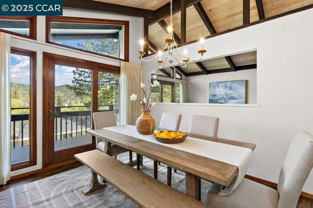 3621 Cerrito Ct, Lafayette CA: https://media.crmls.org/mediaz/a7eb67c8-a3bc-4d06-8f5e-240702a65894.jpg