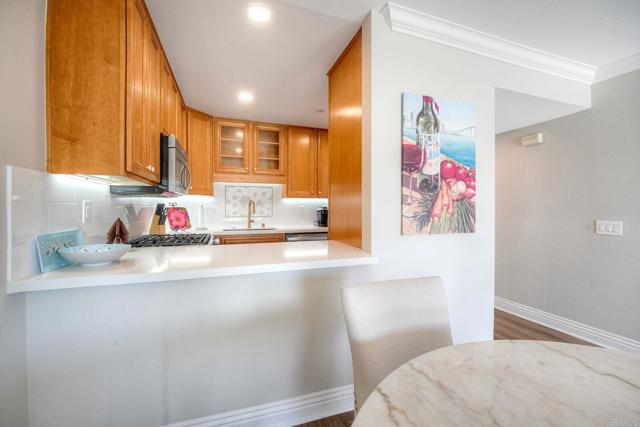 Detail Gallery Image 5 of 39 For 7509 Draper Ave #309,  La Jolla,  CA 92037 - 2 Beds | 2 Baths