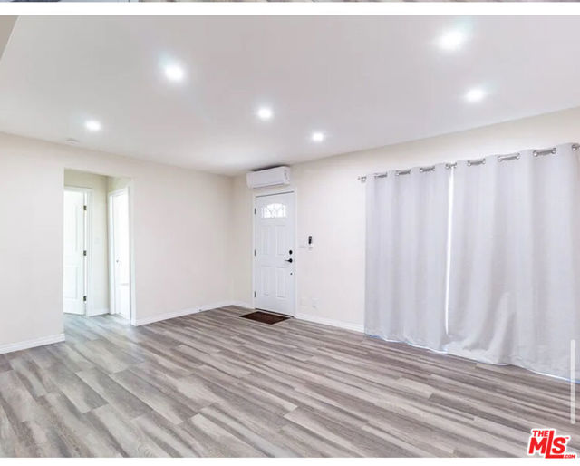 11629 1/2 Gateway Boulevard, West Los Angeles CA: https://media.crmls.org/mediaz/a7ec34c7-d98c-4c2f-a4df-526d4d6ba0fd.jpg