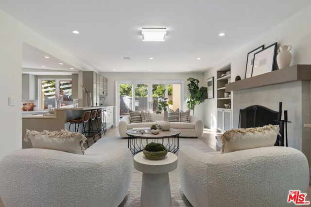 1305 Duende Lane, Pacific Palisades CA: https://media.crmls.org/mediaz/a7ed41ab-fb42-4401-b3ce-ab27ef46a62f.jpg