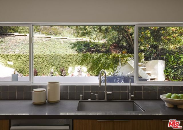 17155 Clemons Drive, Encino CA: https://media.crmls.org/mediaz/a7ede287-2292-4fd0-afc4-f827b3a9b4f3.jpg