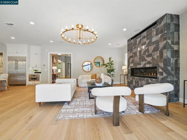 180 Castle Hill Ranch, Walnut Creek CA: https://media.crmls.org/mediaz/a7ee1a95-6301-48d4-a071-a360626d31e3.jpg