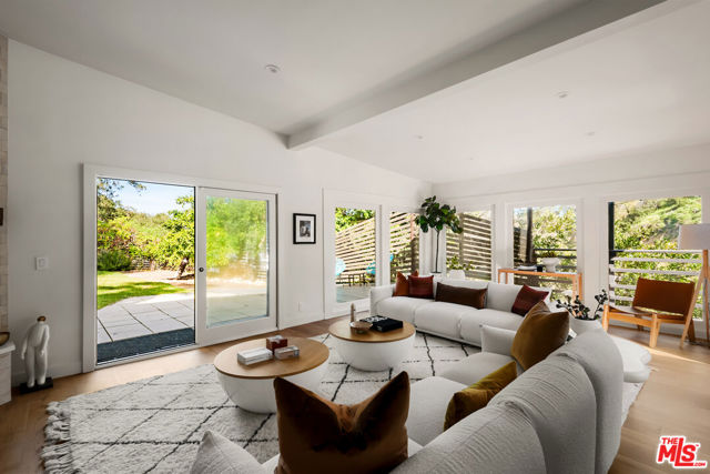 3375 Coldwater Canyon Avenue photo 4
