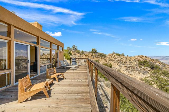 61474 Hanging Rock Lane, Mountain Center CA: https://media.crmls.org/mediaz/a7eee104-be47-4fef-9021-89bacf488617.jpg