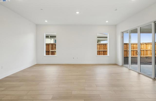 17654 Brightwood Avenue, Lathrop CA: https://media.crmls.org/mediaz/a7efcb21-9212-4b49-9abe-758275002632.jpg