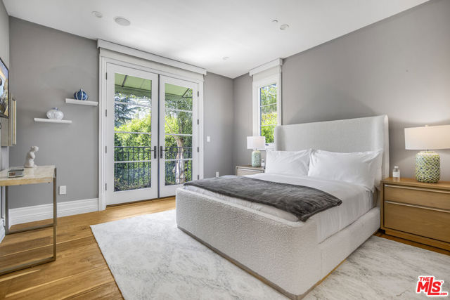 439 S Spalding Dr, Beverly Hills CA: https://media.crmls.org/mediaz/a7f0b961-c74d-4edb-af81-4ec2817ce932.jpg