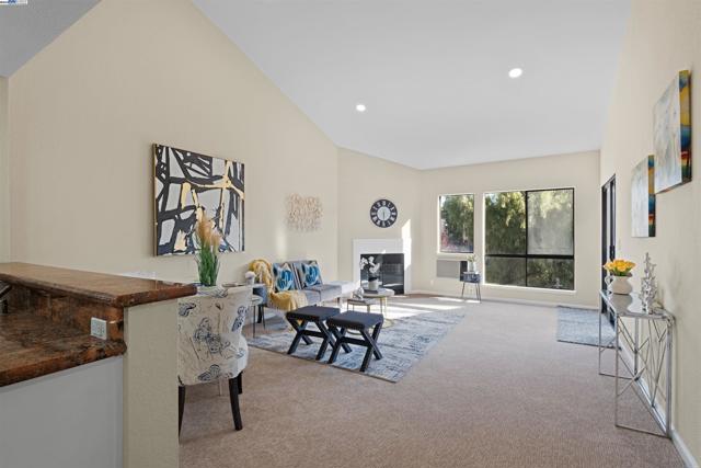 39219 Guardino Dr, Fremont CA: https://media.crmls.org/mediaz/a7f0c2b6-0619-43bc-b729-90467e7b5cf2.jpg