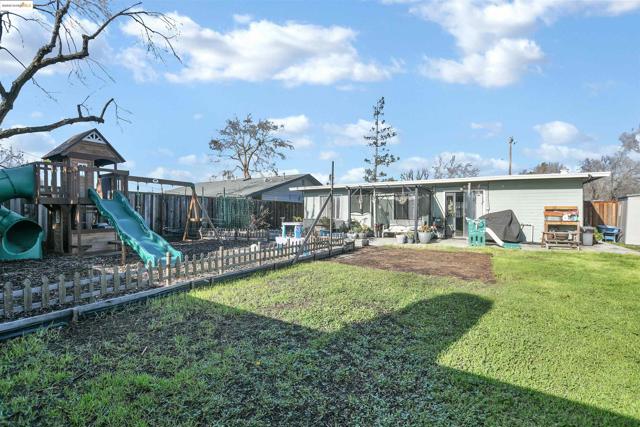 3194 Ameno Rd, Concord CA: https://media.crmls.org/mediaz/a7f0df3c-ad1f-4f2e-a85e-fdf558ea5bd5.jpg