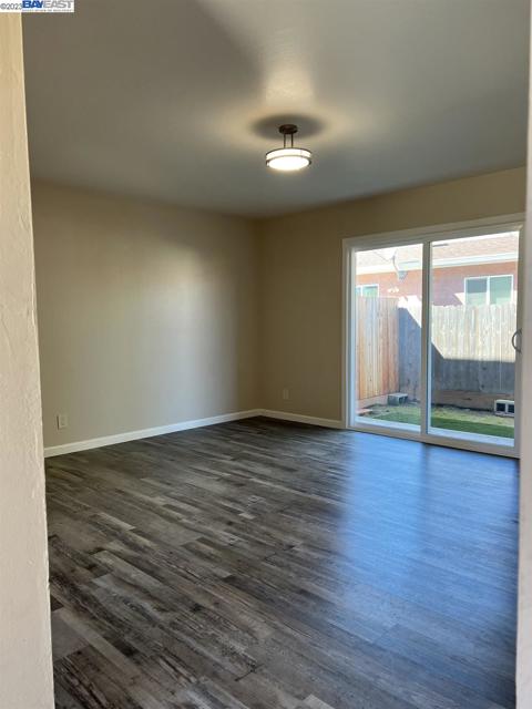 36976 Mulberry St, Newark CA: https://media.crmls.org/mediaz/a7f0ed20-2891-4b76-990c-d65e161b7c76.jpg