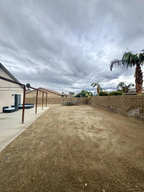 40567 Broadmoor Drive, Indio CA: https://media.crmls.org/mediaz/a7f14126-5fcb-4073-9ec8-1754eb55b00b.jpg