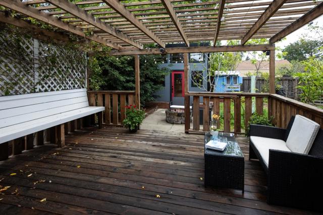 402 Poplar Avenue, Redwood City CA: https://media.crmls.org/mediaz/a7f1e288-1504-499d-be14-8dd30d12e882.jpg