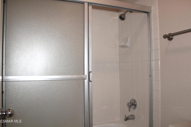 697 Sutton Crest Trail, Oak Park CA: https://media.crmls.org/mediaz/a7f2f3f4-ff0c-492e-a350-3c41b497bd94.jpg