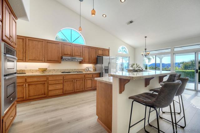 2785 Canyon Oak Pl, Escondido CA: https://media.crmls.org/mediaz/a7f31cf7-fb83-4749-9334-63a07e41ddcf.jpg