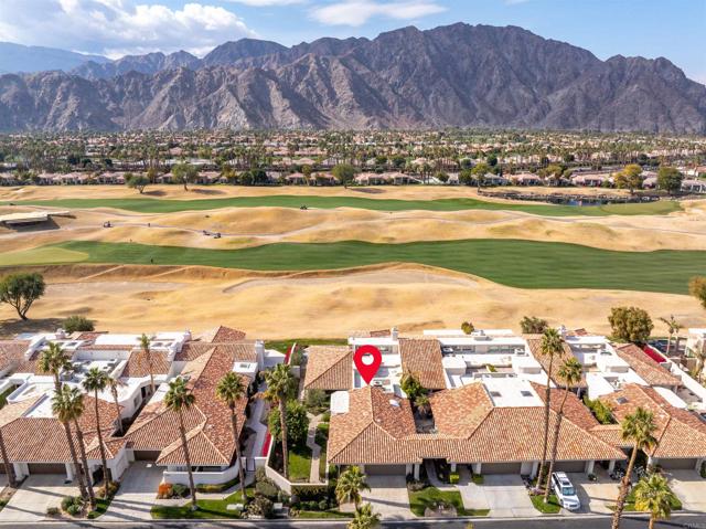 54877 Inverness Way, La Quinta CA: https://media.crmls.org/mediaz/a7f3c39b-05cf-4c36-9de2-12968ec956e8.jpg