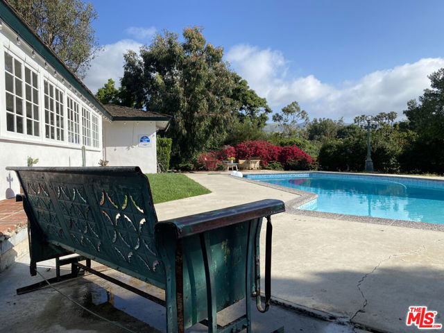 6970 Fernhill Drive, Malibu CA: https://media.crmls.org/mediaz/a7f49729-366c-4655-b77d-d1800fe6fff6.jpg