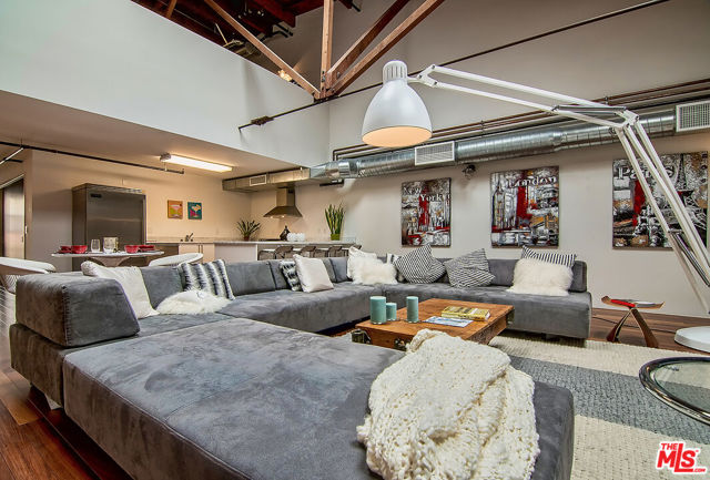 1046 Princeton Drive, Venice CA: https://media.crmls.org/mediaz/a7f6183d-7505-4ead-b201-27a72f335b21.jpg